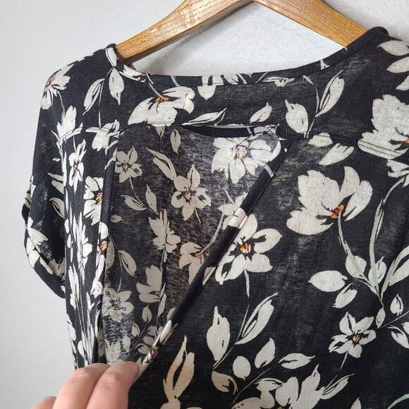 Maurices Size Large Black Floral‎ Print Top - Picture 8 of 11